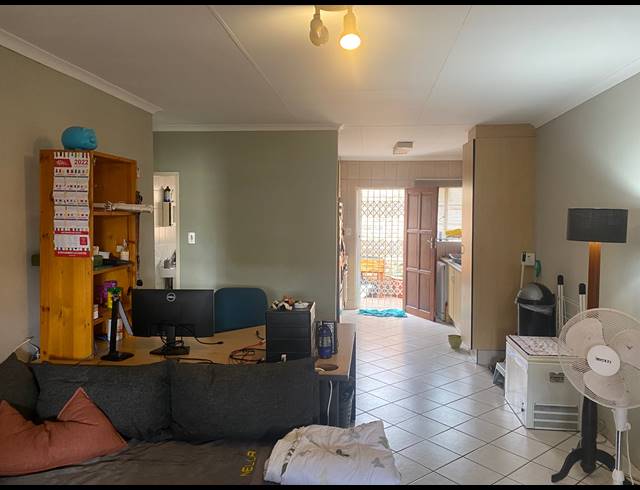 2 BEDROOM TOWNHOUSE RENTED IN MONUMENT PARK